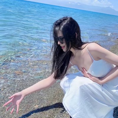 小鬼头上的女人